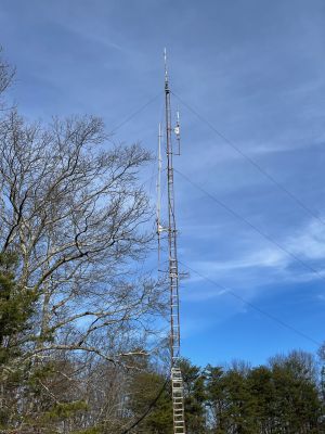  This Thursday Dec. 11 we activated Cloudland Canyon State Park US-2169 from the main park site on top of the hill. The terrestrial and the space weather cooperated for a fun day of radio.

Danny AG4DW made 123 contacts, 81 SSB and 42 FT8 on 40 and 20 meters. He had 9 DX contacts 7 to Canada then Spain and Slovenia. He was using his elevated vertical, POTA Performer antenna.

Allen KN4FKS made 45 SSB contacts with 8 Park to Park contacts. He had 38 contacts on 15 meters and 7 on 12 meters. There were 11 DX contacts with 3 to Spain, # to Puerto Rico, 2 to Canada, and then Italy, France and St. Kitts-Nevis. Allen used his 17 foot vertical with 8 radials.

Dan K2DTS had 46 contacts on SSB. All were P2P contacts on pretty much all the bands from 10 to 40 meters. He had DX contacts in Chile, Ecuador, and 2 in Puerto Rico. Dan used his Rybakov vertical antenna. It is a 25 ft wire suspended off a 31 ft. SOTA Beam mast on a drive on support base, uses a 4-1 balun and a single 17 ft counterpoise radial. We found our new POTA antenna but no one had an N connector to UHF adaptor. The crank up tower is a bit rusty but looks promising for later. 

John KB4QXI couldn't make it for the activation but texted us asking "How are band Conditions?" Danny texted back  "There haven't been any decent bands since the 70's" Hi Hi. 

On Tuesday Dec 9 Allen KN4FKS was running a shuttle for Karen his wife for a hike on several Pigeon Mountain Trails. While he waited for her at the Estelle Mine Road site he activated CPMWMA US-3742 he had 58 SSB contacts with 21 P2P contacts. He had 8 contacts on 20 meters, 3 on 40, 5 on 17, and the rest on 15. As usual from that location with the iron ore ground DX was coming in well. There were 4 to Canada, 2 to France, and Germany, Cuba, Mexico, Spain, England and a p2p to Portugal. He used the end fed wire sloper antenna.
